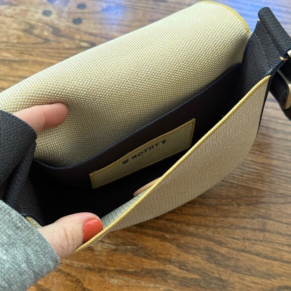 Rothy’s tan navy blue knit the saddle bag crossbody minimalist purse bag - Picture 4 of 5